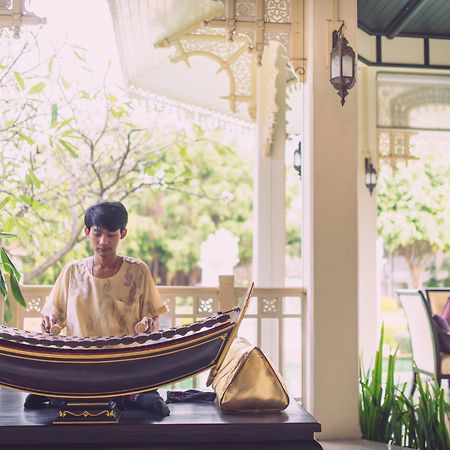 Wora Bura Hua Hin Resort & Spa Εξωτερικό φωτογραφία Thai musician playing the Ranat Ek