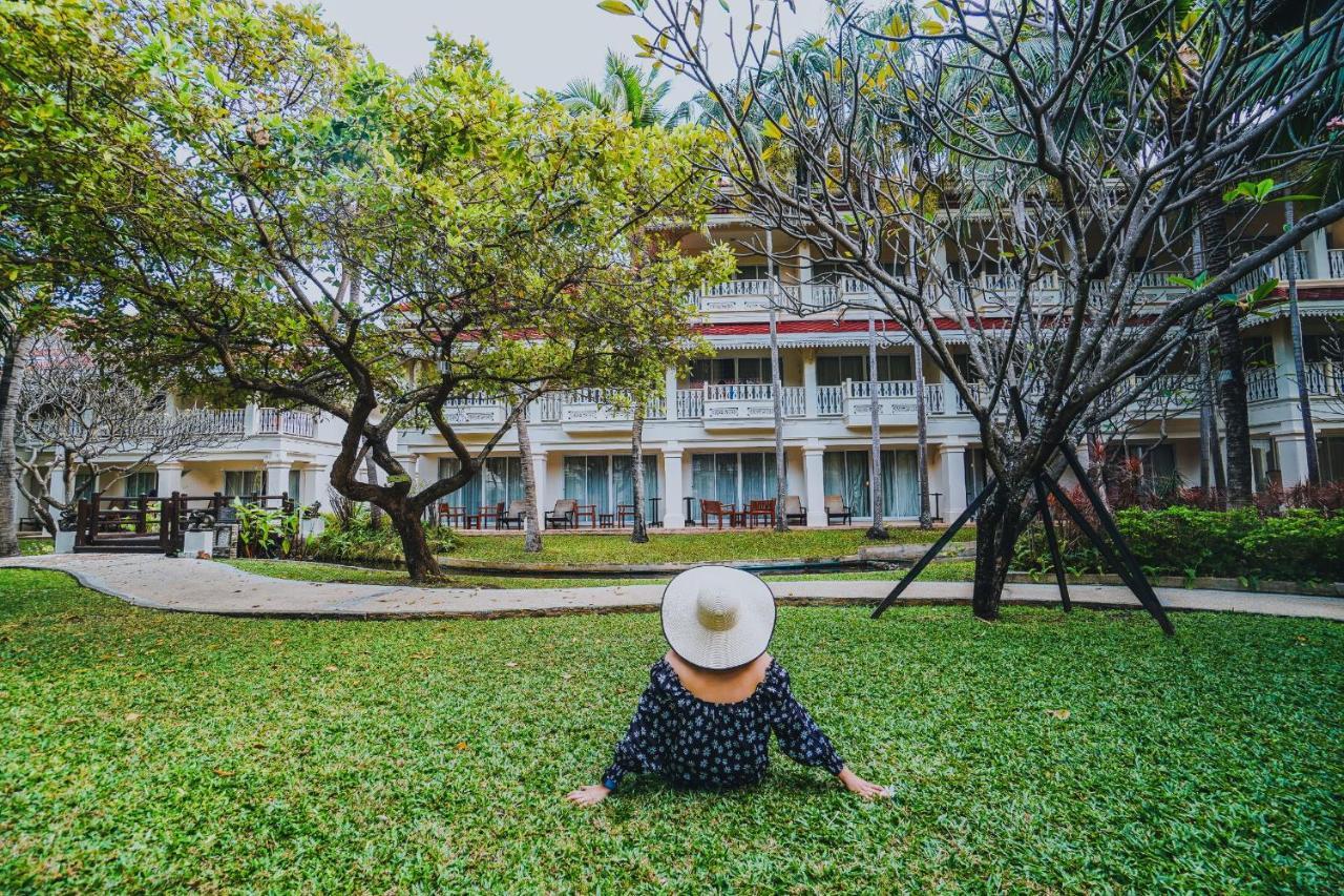 Wora Bura Hua Hin Resort & Spa Εξωτερικό φωτογραφία The hotel's garden
