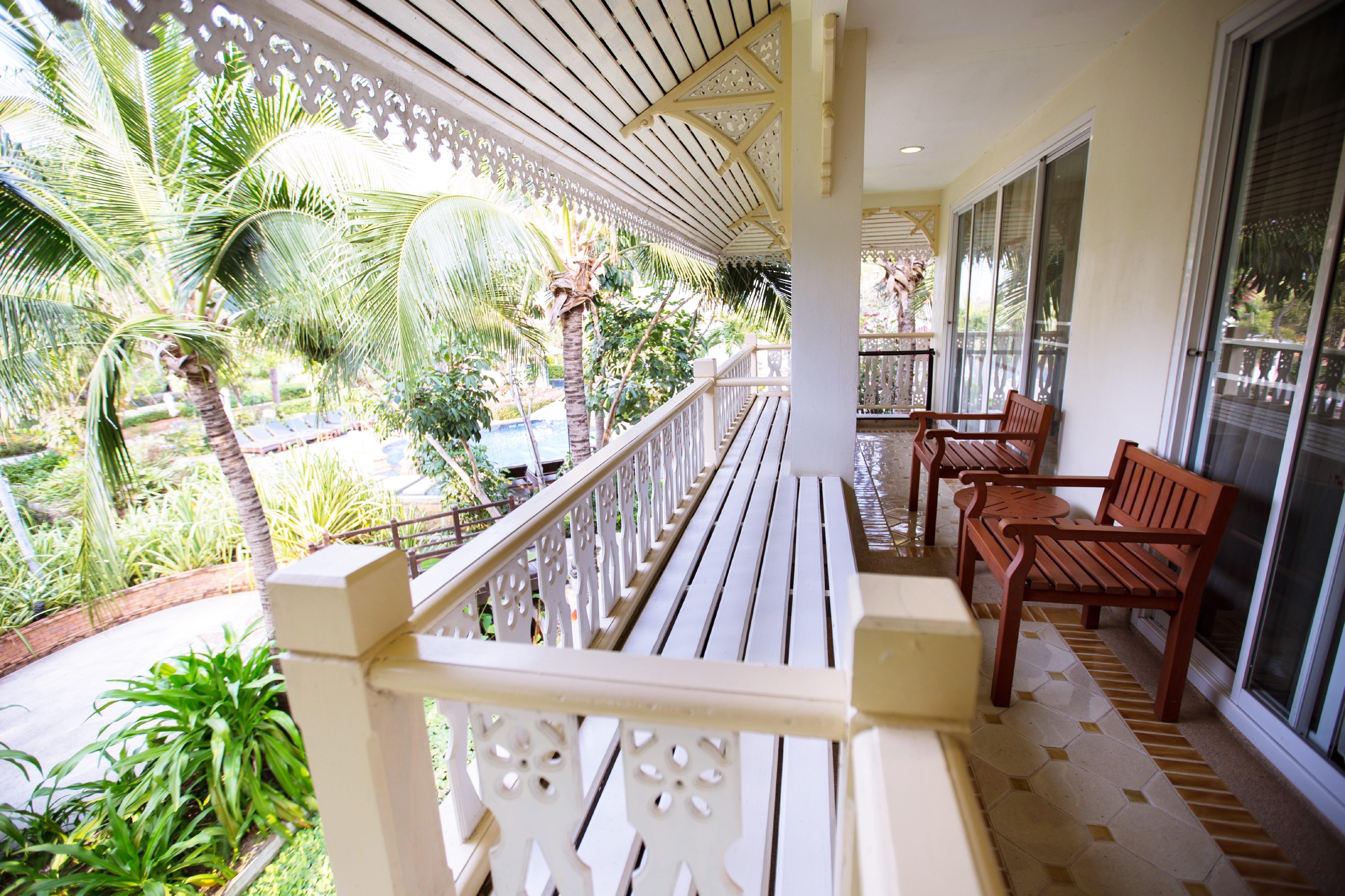 Wora Bura Hua Hin Resort & Spa Εξωτερικό φωτογραφία A balcony