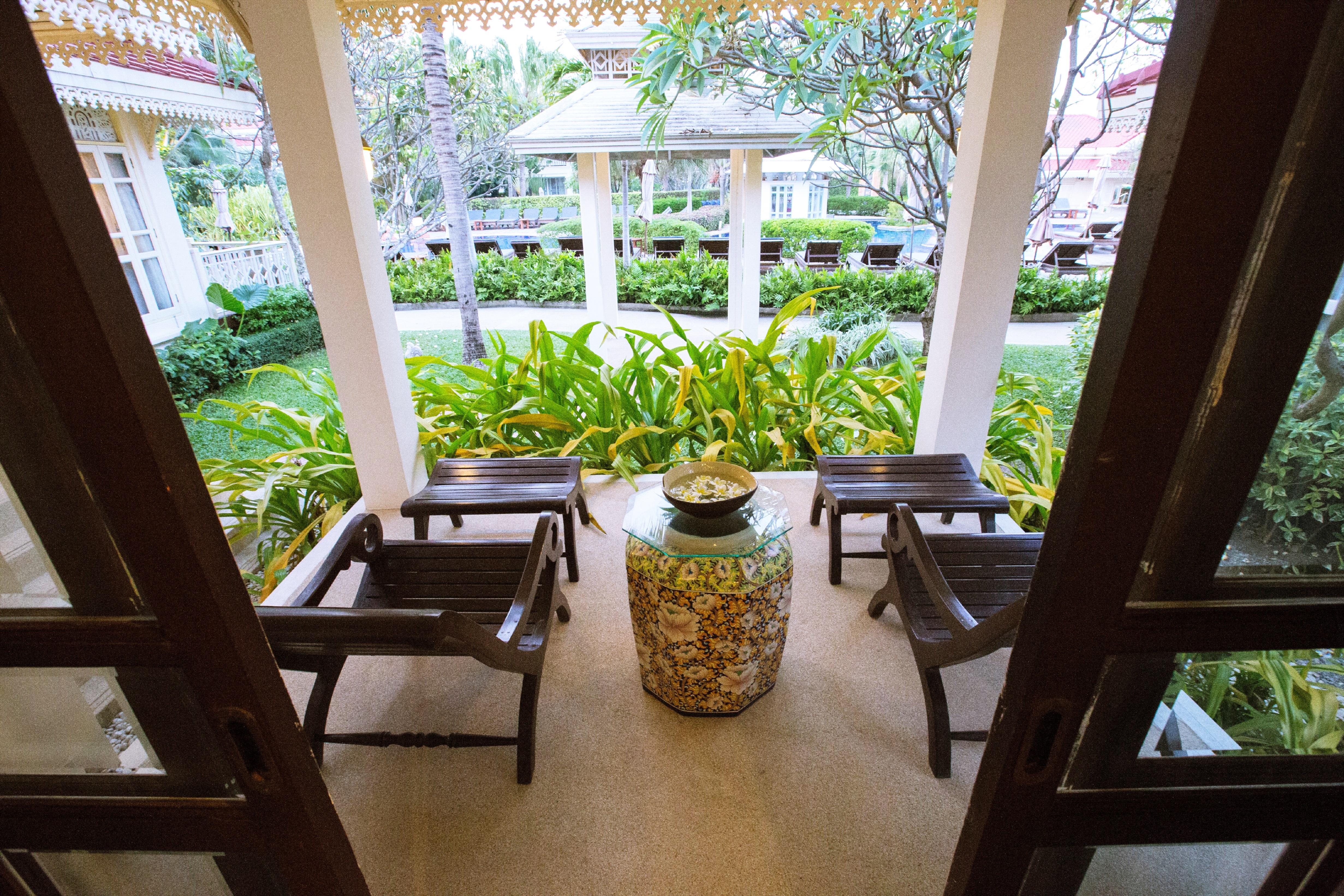 Wora Bura Hua Hin Resort & Spa Εξωτερικό φωτογραφία The interior of the hotel