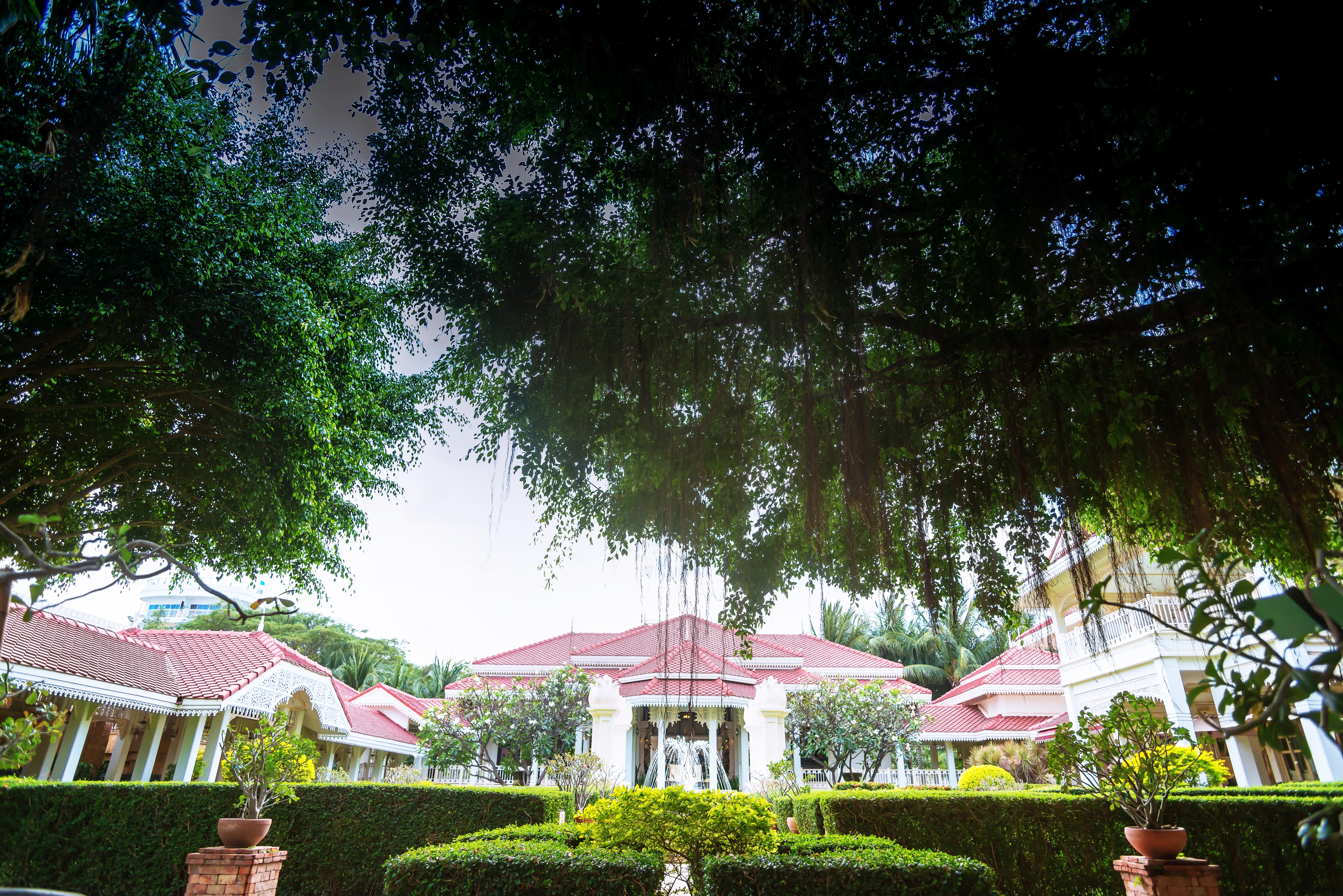 Wora Bura Hua Hin Resort & Spa Εξωτερικό φωτογραφία The main building of the university